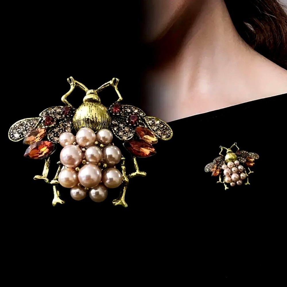 Exquisite Faux Pearl • Bee Brooch